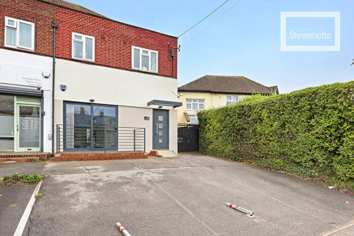 2 Bedroom Ground Maisonette To Rent In Lindsey Street, Epping, CM16