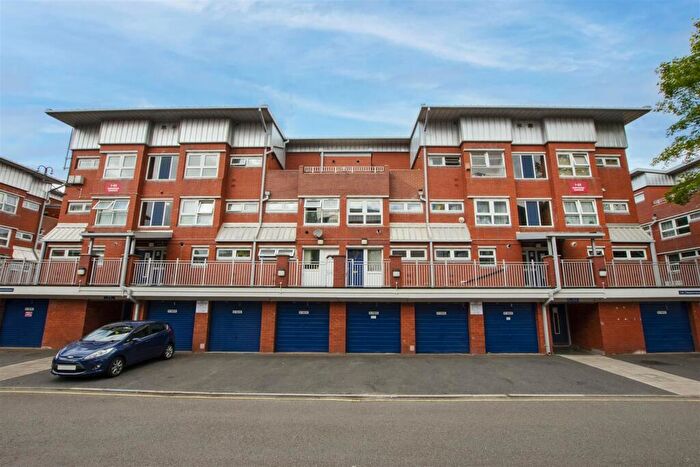 3 Bedroom House To Rent In Shepherds Gardens, Birmingham, West Midlands, B15