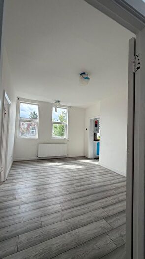 2 Bedroom Flat To Rent In Regents Park Road, London, N3