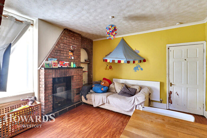 3 Bedroom Semi Detached House For Sale In Oxford Road, Lowestoft, NR32