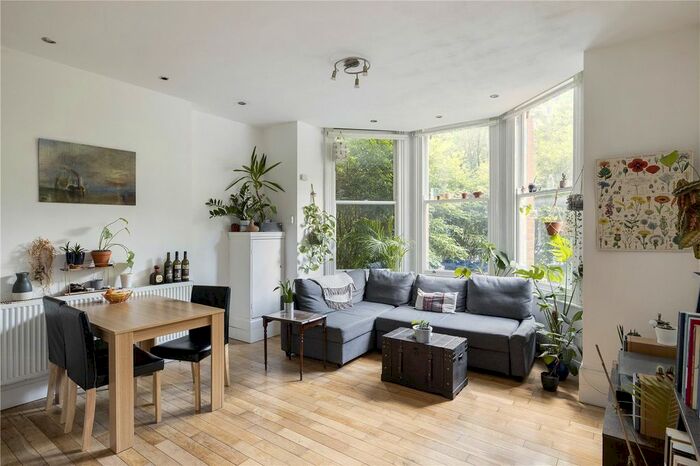 2 Bedroom Flat To Rent In Croxted Road, London, SE21