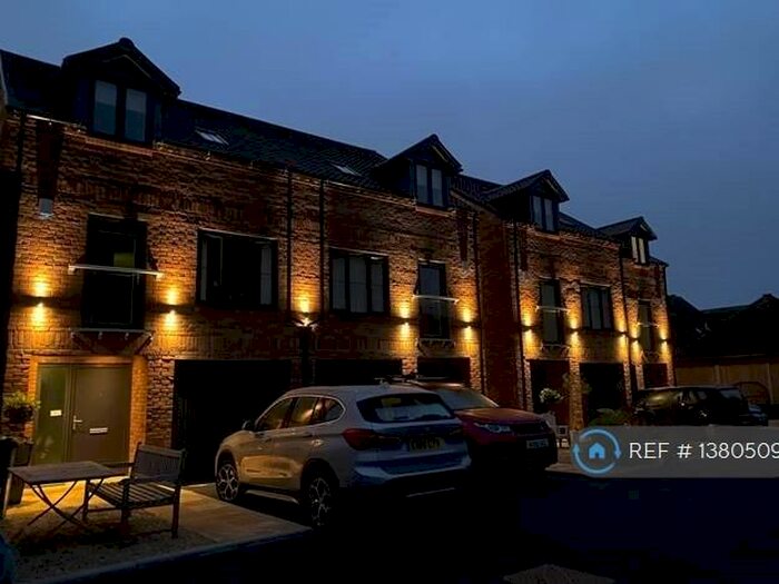 3 Bedroom Semi-Detached House To Rent In Brewery Court, Bewdley, DY12