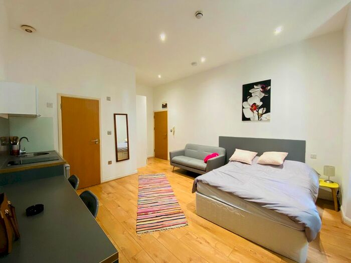 Studio To Rent In Queensborough Terrace, London, W2