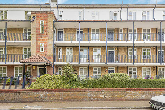 2 Bedroom Flat For Sale In Rotherhithe Street, London, SE16