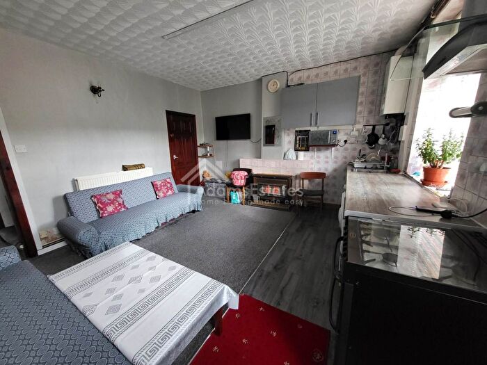 3 Bedroom Terraced House For Sale In Wharf Street, Dewsbury, WF12