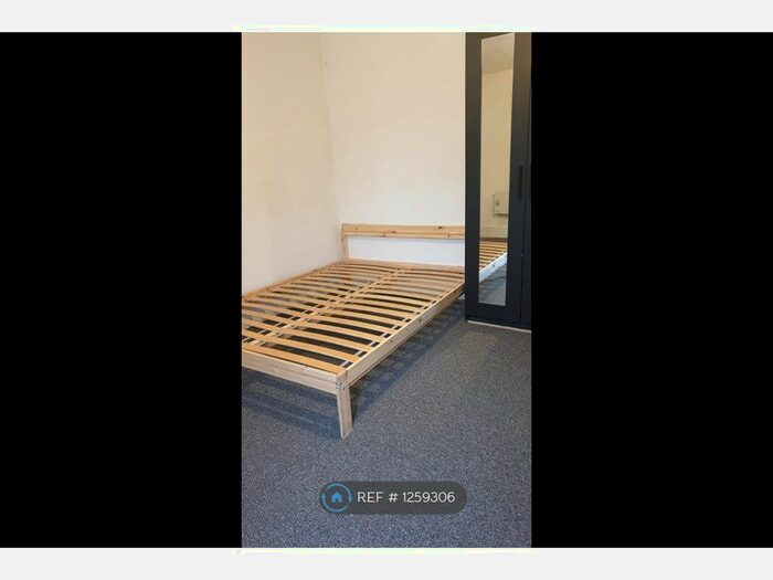 Studio To Rent In Holmdale Terrace, London N15