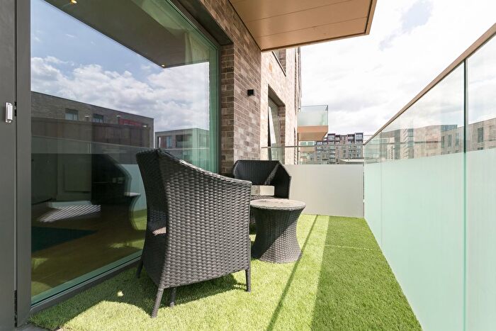 2 Bedroom Flat To Rent In West Parkside, Greenwich, SE10