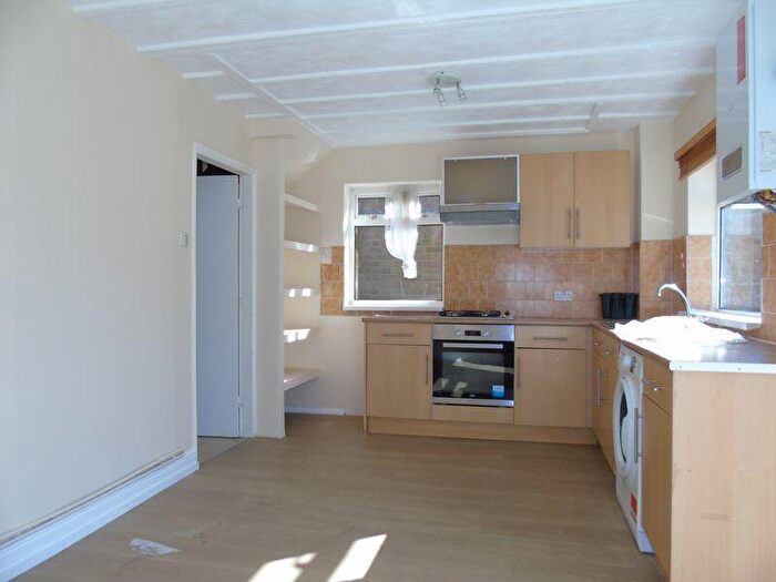 3 Bedroom Semi-Detached House To Rent In Kestrel Crescent, Oxford, OX4