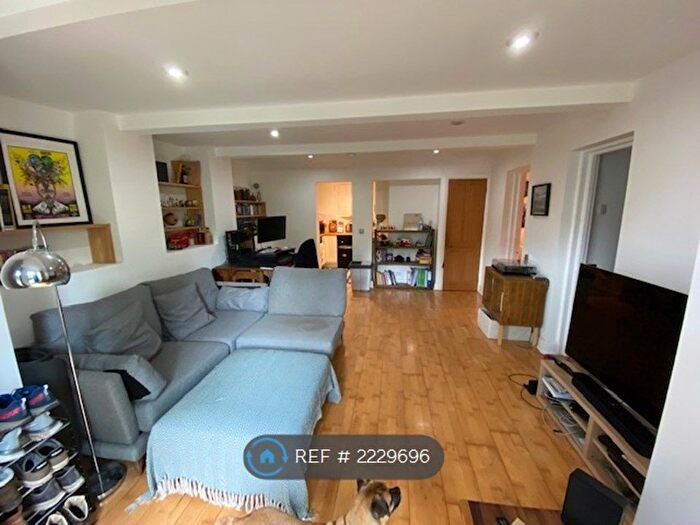 2 Bedroom Flat To Rent In Wolseley Road, London, N8