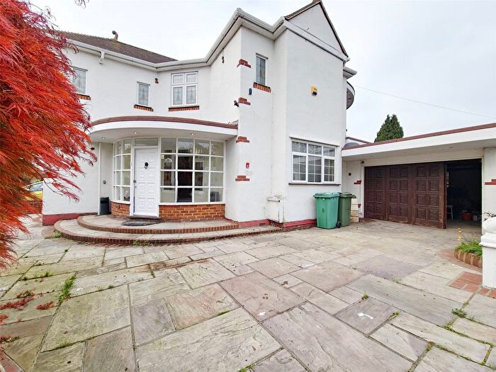 4 Bedroom Detached House To Rent In Mill Park Avenue, Hornchurch, RM12