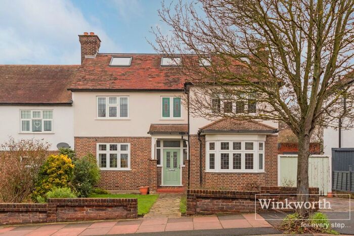 5 Bedroom Semi-Detached House To Rent In Overbrae, Beckenham, BR3