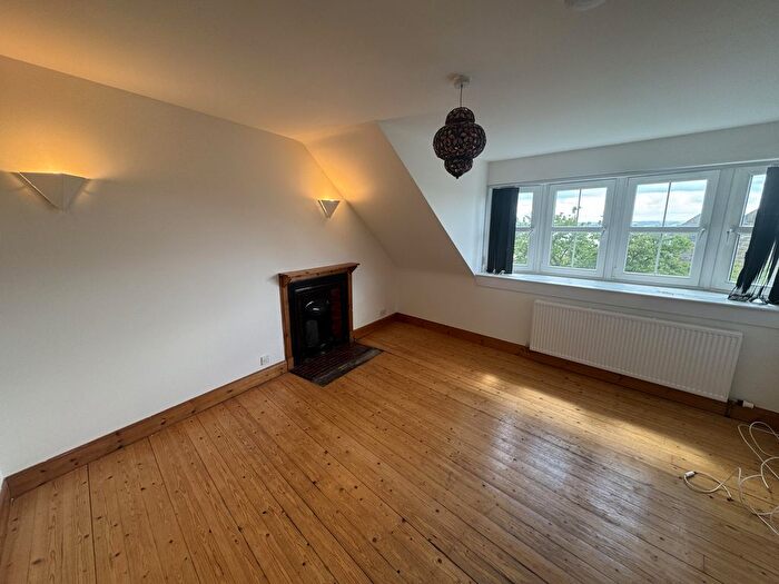 2 Bedroom Flat To Rent In E, Patons Lane, Attic Flat, Dundee, DD2
