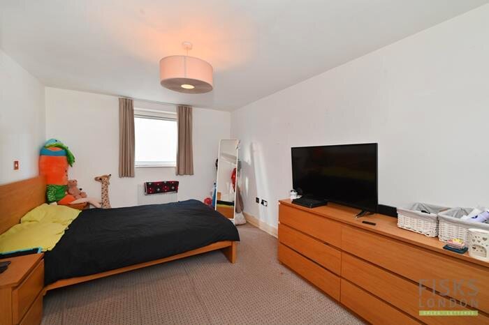 1 Bedroom Apartment For Sale In Westferry Road, London, E14
