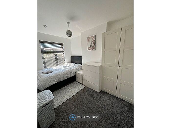 2 Bedroom Flat To Rent In Clive Street, Cardiff, CF11