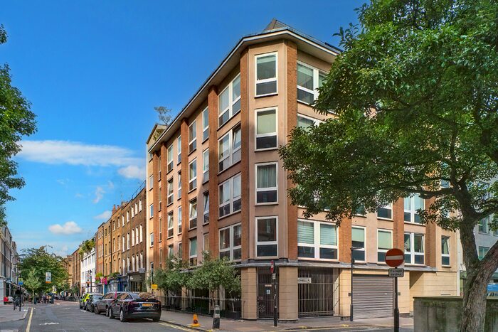 2 Bedroom Flat To Rent In Lambs Conduit Street, London, WC1N