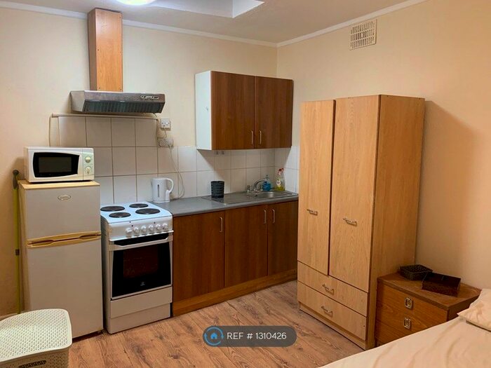 Studio To Rent In Hornsey Road, London, N19