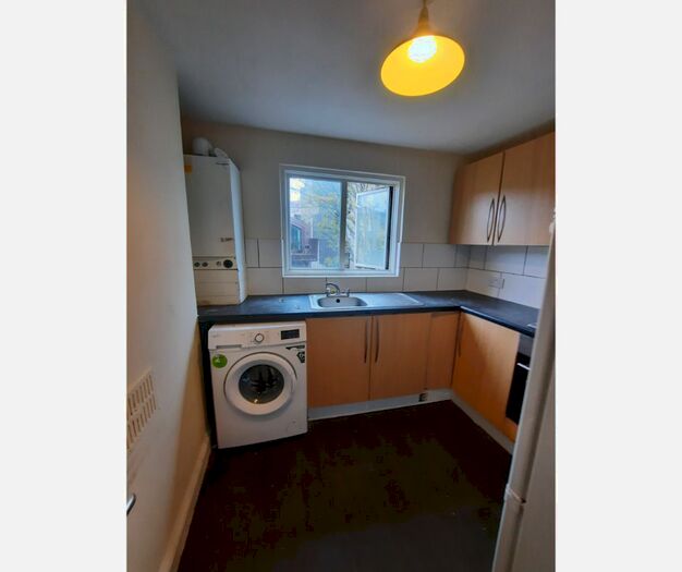 3 Bedroom Flat To Rent In Mare Street, London, E8