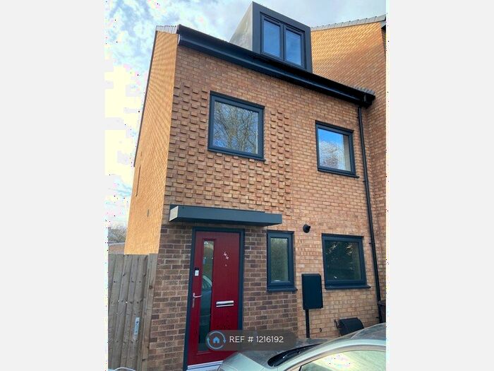 3 Bedroom End Of Terrace House To Rent In Arkwright Walk, Nottingham, NG2