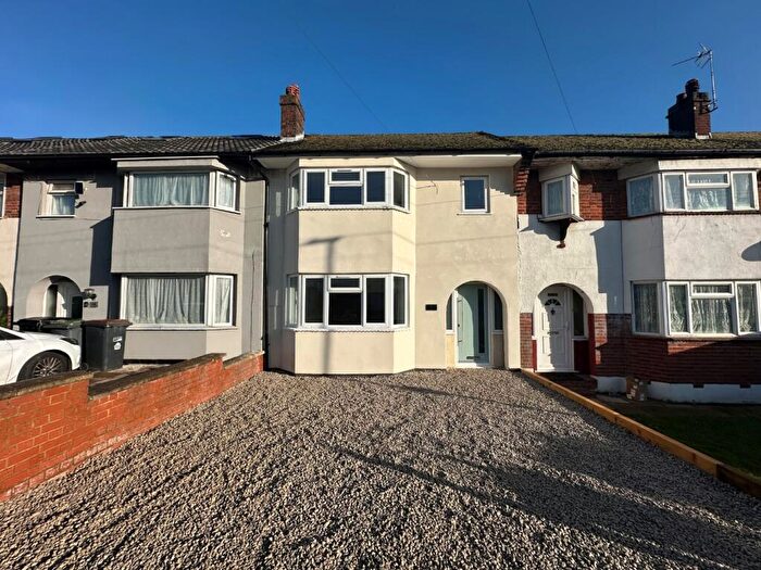 3 Bedroom Terraced House For Sale In Wilsden Avenue, Luton, LU1