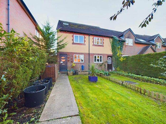 3 Bedroom End Of Terrace House For Sale In Shakespeare Orchard, Grendon Underwood, Aylesbury, HP18