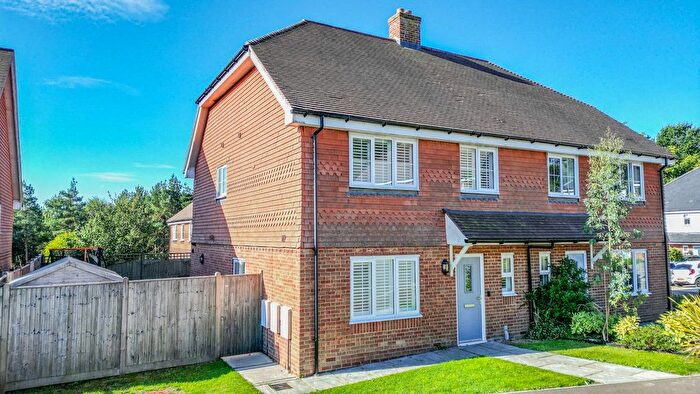 4 Bedroom Semi Detached House For Sale In Corner Farm Close, Flimwell, TN5