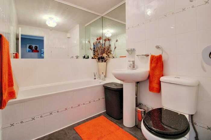 4 Bedroom Detached House For Sale In Clary Road, Swindon, SN2
