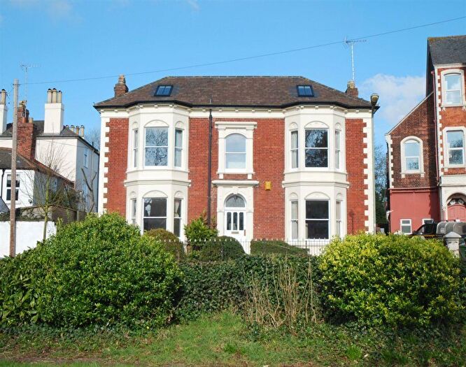 2 Bedroom House To Rent In York Road, Exeter, EX4