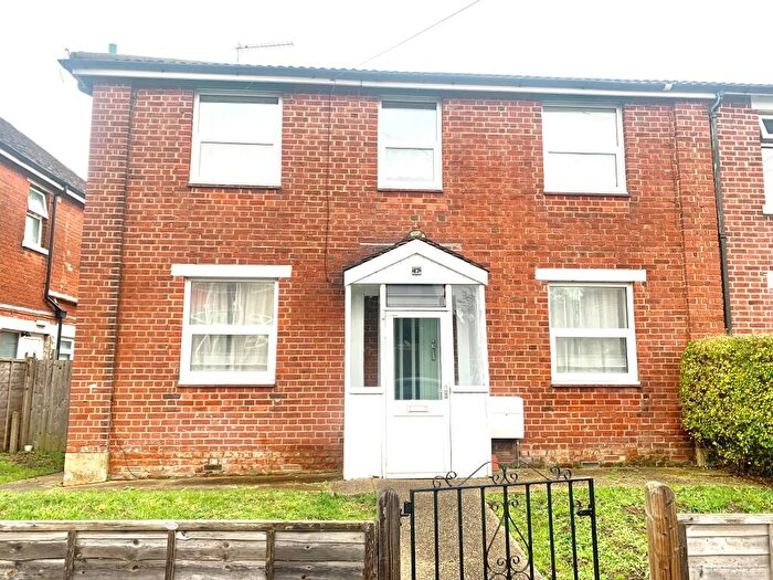 3 Bedroom Semi Detached House To Rent In Firgrove Road, SO15