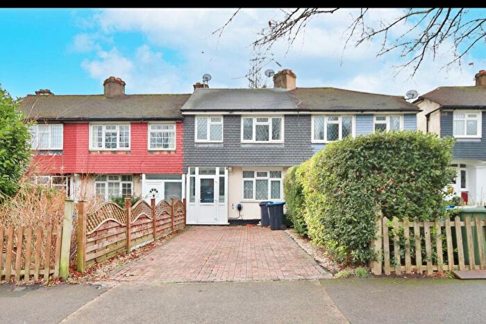 3 Bedroom Terraced House To Rent In Knollmead, Surbiton, KT5
