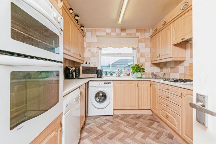 2 Bedroom Semi-Detached Bungalow For Sale In Mostyn Grove, Bradford, BD6