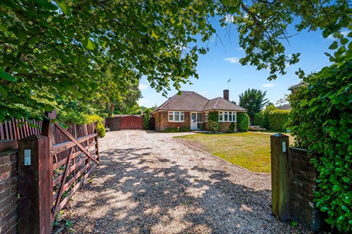 3 Bedroom Chalet For Sale In Lyndhurst Road, Ashurst, Southampton, SO40