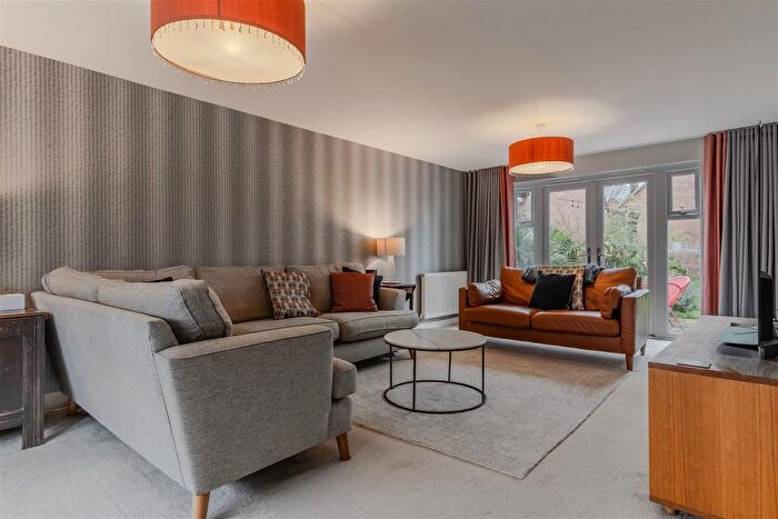 5 Bedroom Detached House For Sale In Spinney Fields, Long Itchington, Southam, CV47