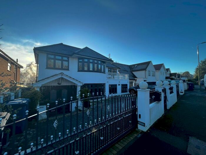 Studio To Rent In Barnet Road, Arkley, Barnet EN5