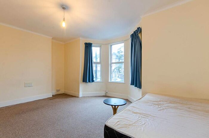 2 Bedroom House To Rent In Venetian Road, Camberwell, London, SE5