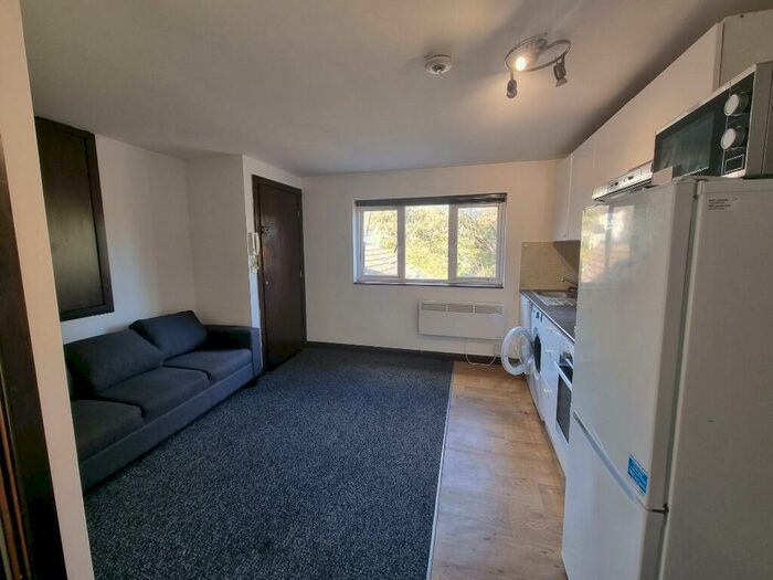 1 Bedroom Flat To Rent In St. Mary's Road, London, SE25