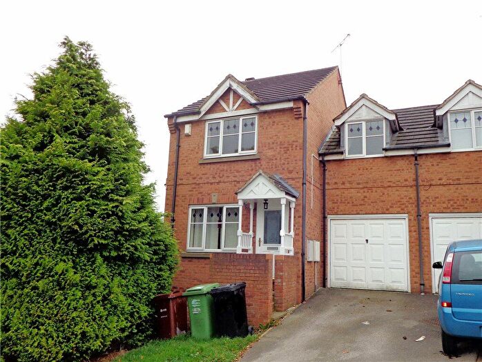 3 Bedroom Semi-Detached House To Rent In Millbeck Approach, Morley, Leeds, LS27
