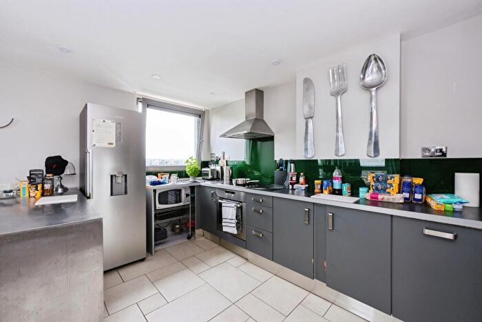2 Bedroom Flat For Sale In Throwley Way, Sutton, SM1