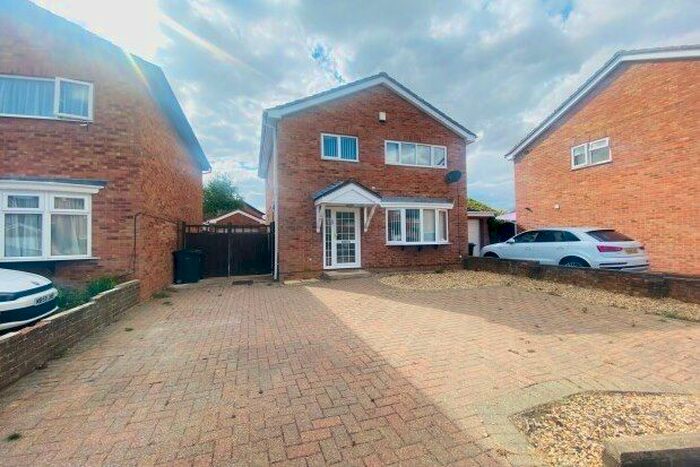 3 Bedroom Detached House To Rent In Marlow Way, Bedford, MK41