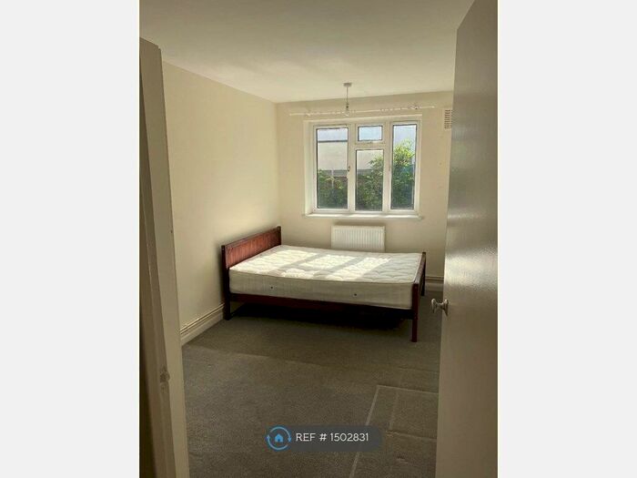 2 Bedroom Flat To Rent In George Lashwood Court, London, SW9