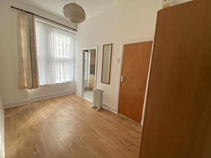Studio To Rent In Farleigh Road, London, N16