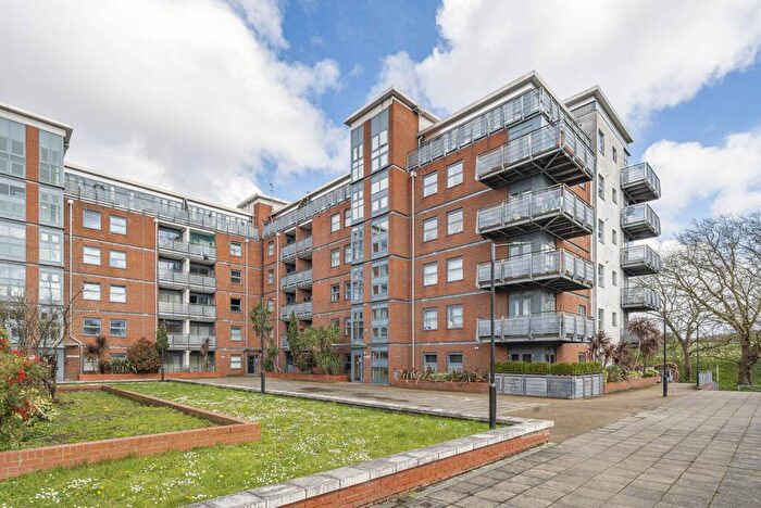 2 Bedroom Flat For Sale In Bush House, Shooters Hill, London, SE18
