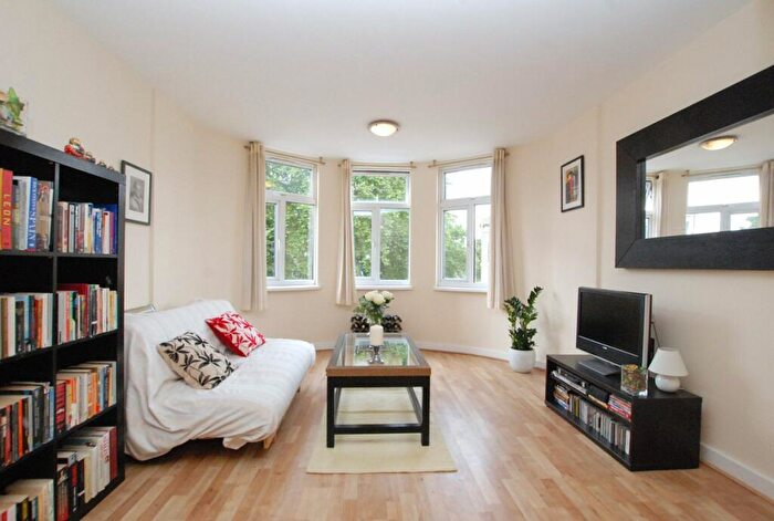 1 Bedroom Flat To Rent In Stoke Newington High Street, Stoke Newington, N16