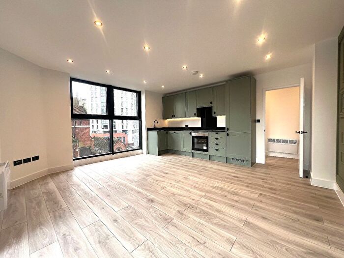 3 Bedroom Flat To Rent In Flat, Alhambra House, St. Michaels Road, Croydon, CR9