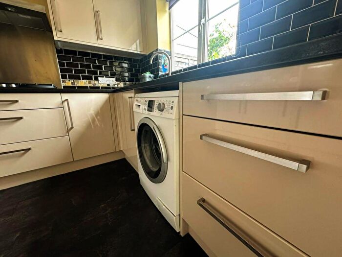 3 Bedroom End Of Terrace House To Rent In Redan Road, Aldershot, GU12
