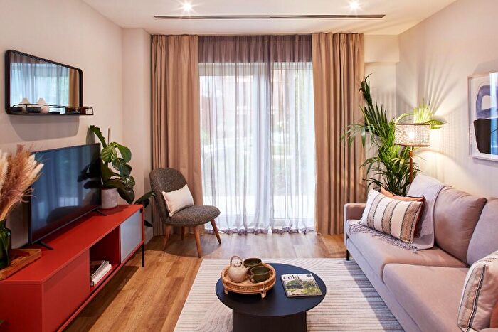 1 Bedroom Apartment To Rent In Moat Street, London, SW11