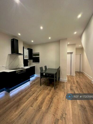2 Bedroom Flat To Rent In Woodlands Street, London, SE13