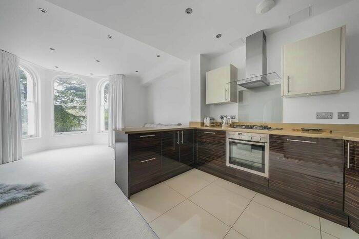 1 Bedroom Flat To Rent In Cambridge Park, Twickenham, TW1