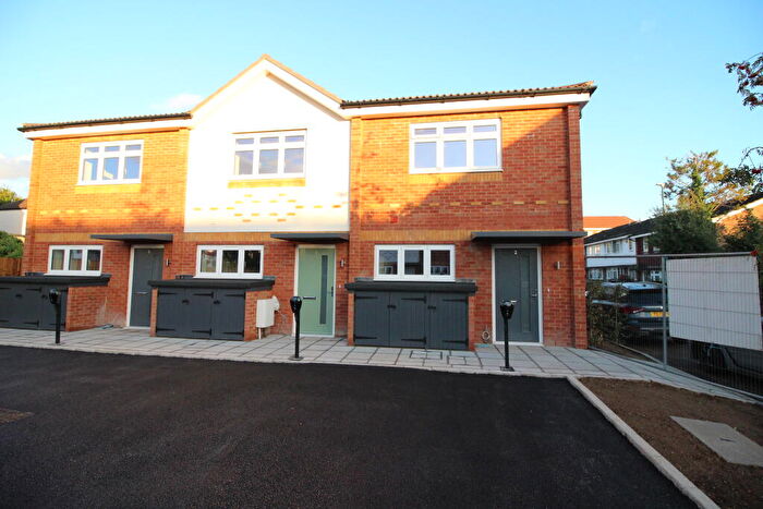 2 Bedroom End Of Terrace House For Sale In Trent Way, Worcester Park, KT4