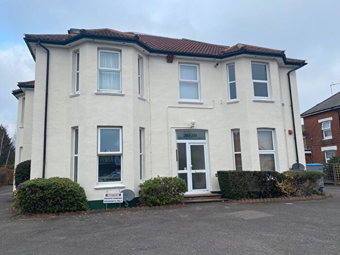 1 Bedroom Flat To Rent In Holdenhurst Road, Bournemouth, BH8