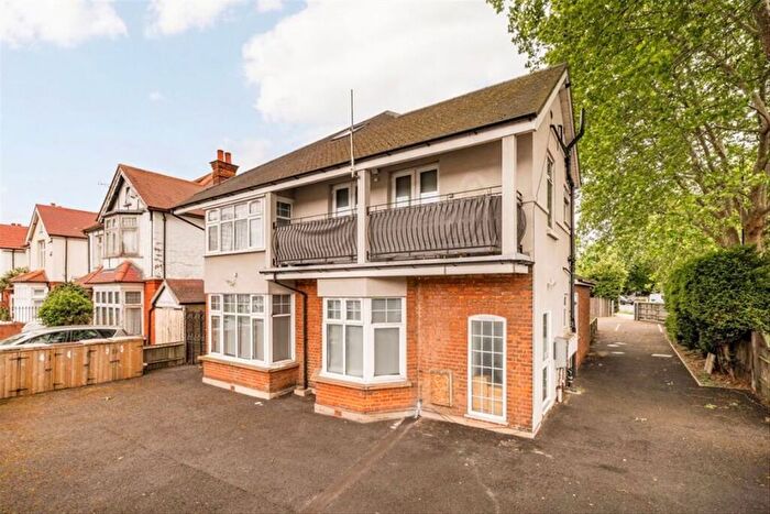 2 Bedroom Flat To Rent In London Road, Twickenham, TW1